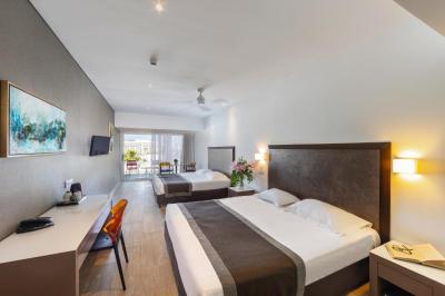 Chambre Familiale (2&nbsp;Adultes et 2&nbsp;Enfants) 6