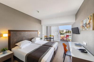 Chambre Standard (2 Adultes + 1 Enfant) - Vue sur Arri&egrave;re-Pays 7