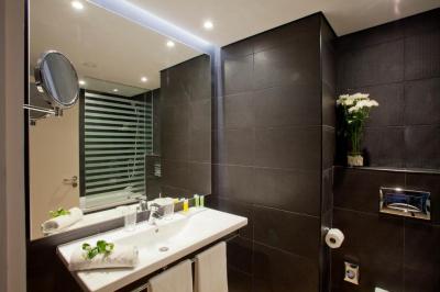 Chambre Double ou Lits Jumeaux - Vue sur Piscine 11