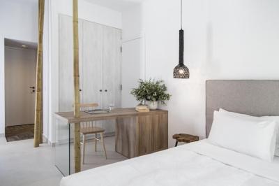 Cozy Double Room with Sea View 3