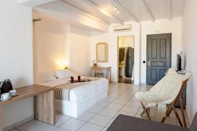 Standard Double Room with Sea View 9