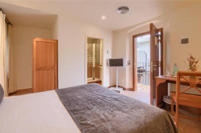 Small Double Room 5