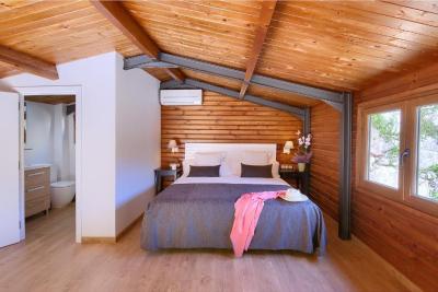 Bungalow with Garden 6