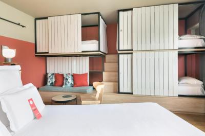 Deluxe Family Suite 2