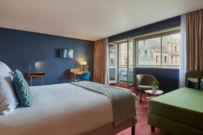 Junior Suite with Balcony 8