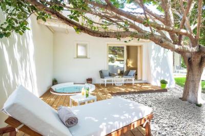 Double Room with Spa Bath 7