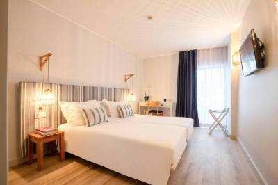 One-Bedroom Apartment with City View 1