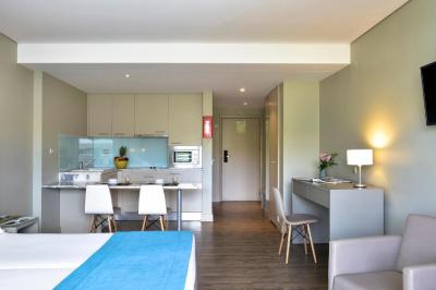 Premium Studio with Balcony and Pool View 4