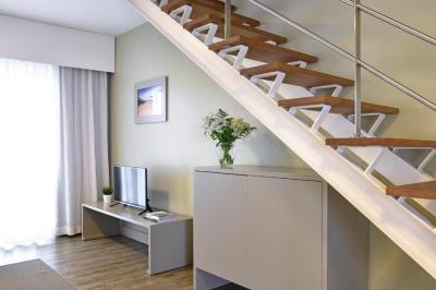 Premium Duplex One Bedroom Apartment with Balcony and Pool View 7