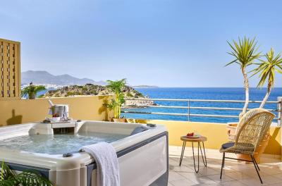 Suite Junior Sup&eacute;rieure avec Bain &agrave; Remous&nbsp;-&nbsp;Vue sur Mer 1