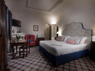 Deluxe Double Room with Balcony and Sea View 2