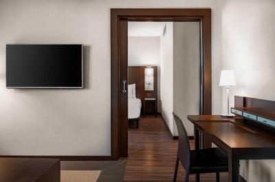 Family Junior King Suite with Sofa Bed 6