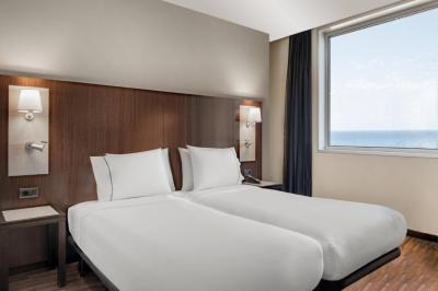 Family Junior Twin Suite with Sofa Bed 9