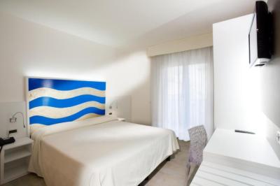 Double or Twin Room with Terrace and Partial Sea View 1