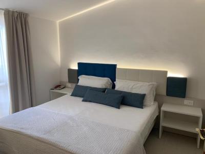 Family Room with Bathroom 4
