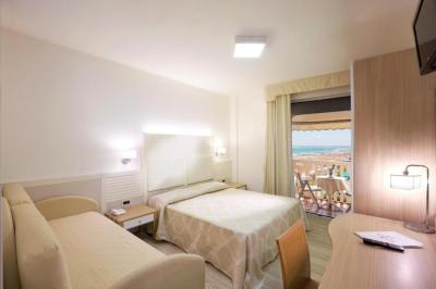 Superior Double or Twin Room with Sea View 5