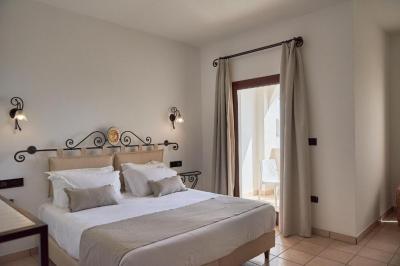 Habitaci&oacute;n Triple con balc&oacute;n 7