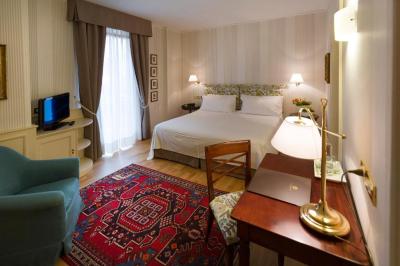 Double Room with Balcony 6