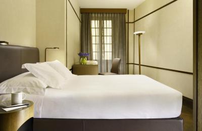 Double Room with Balcony 9