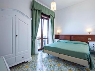 Deluxe Double Room with Balcony and Sea View 5
