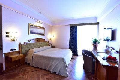 Deluxe Double or Twin Room 2