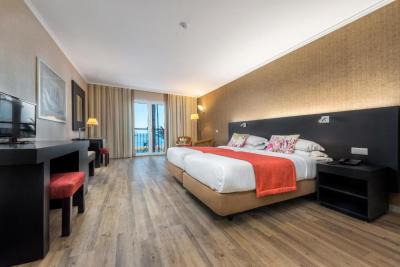 Twin Room with Sea View 1