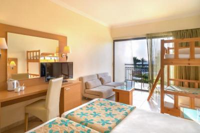 Family Room 5