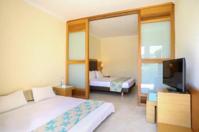 XTRA Sol Fam Room with Sea View 6
