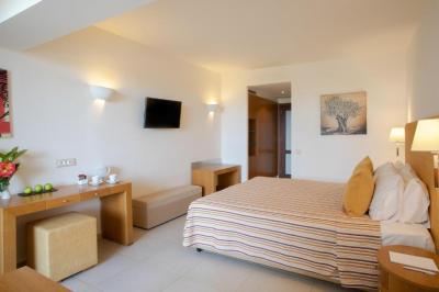 Habitaci&oacute;n Doble con vistas al jard&iacute;n 1