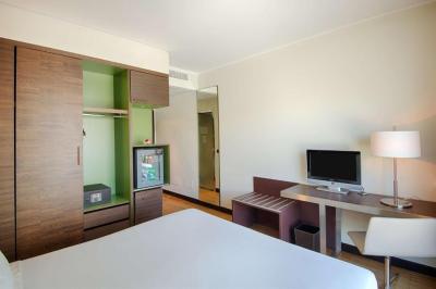 Standard Double or Twin Room free parking with breakfast 9