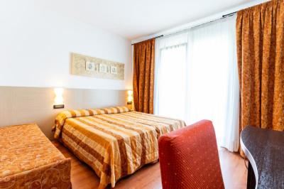 Family Room with Extra Bed (2 Adults + 1 Child) 3