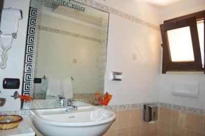 Habitaci&oacute;n Triple B&aacute;sica 4