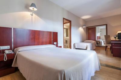 Double Room with Extra Bed 2