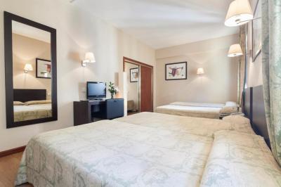 Double Room with 2 Extra Beds 4