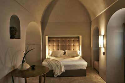 Deluxe Suite 1