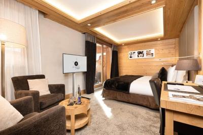 Large Double or Twin Room 6