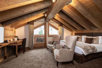 Junior Suite with Balcony 11