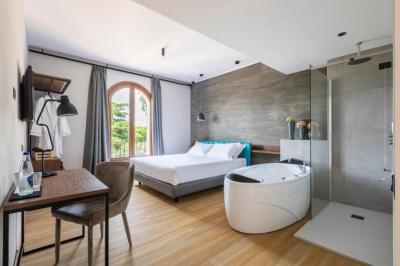 Deluxe Room 5