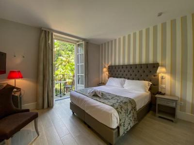 Double or Twin Room with Garden View 4