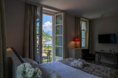 Double Room with Partial Lake View 6