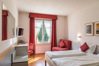Queen Room - Disability Access 4