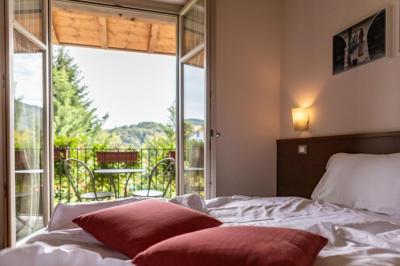 Double Room with Balcony 5