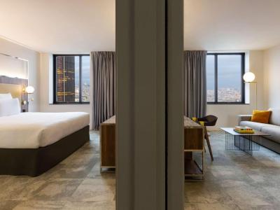 Deluxe Suite with one King Size Bed and one Sofa with City View 4