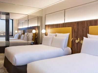 Deluxe Family Room with 2 Double Beds and view on Paris 6