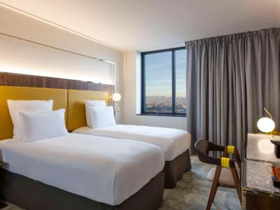 Deluxe Twin Room with View 9