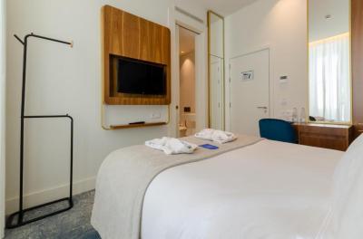 Small Double or Twin Room with City View 2