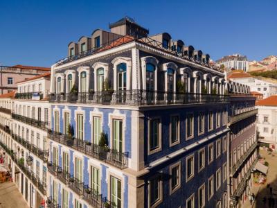 Classic Double or Twin Room with City View 3