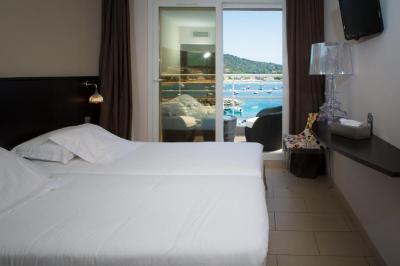 Suite with Sea View (4 Adults) 2