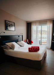 Deluxe Double Room with Sea View 3