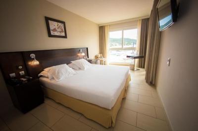Family Room  (2 Adults + 2 Children) with Sea View 6